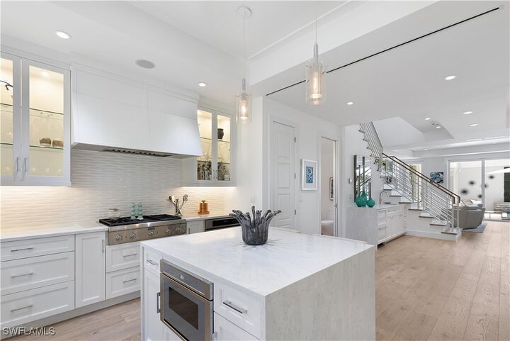 Property Photo:  1021 6th Street S  FL 34102 