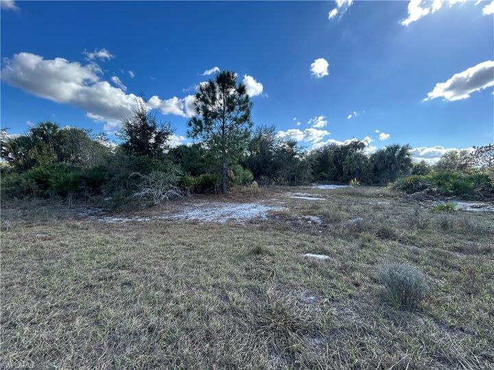 Property Photo: 2710 41st Ave NE FL 34120