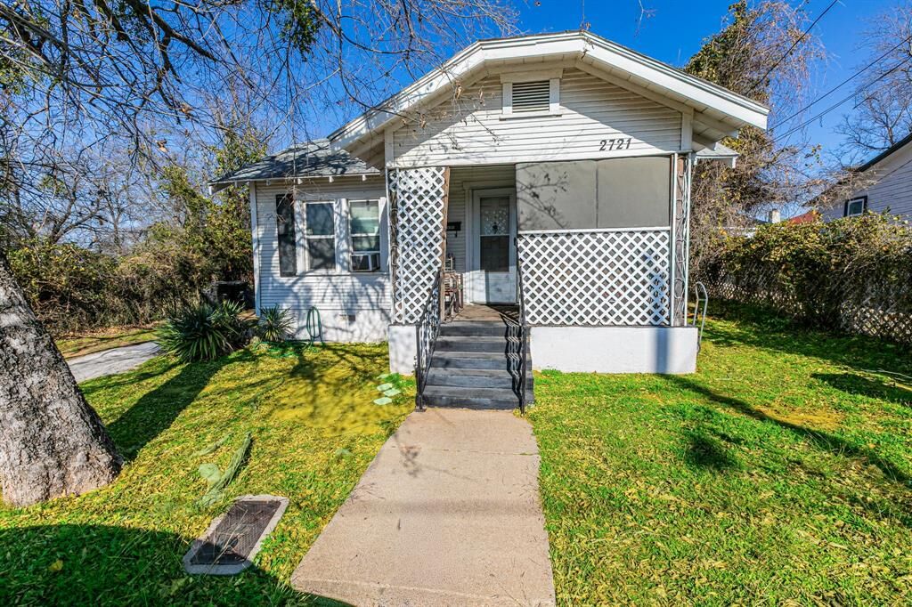Property Photo:  2721 Finley Street  TX 76111 