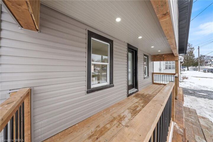 Property Photo:  111 Victoria Street  ON N3S 3K7 