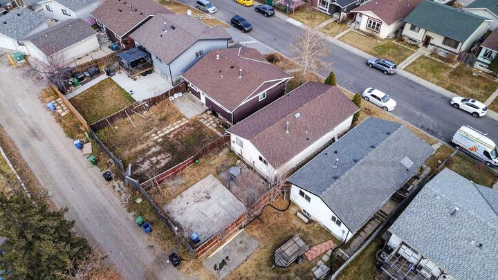 Property Photo: 164 Faldale Close NE AB T3J 1V9