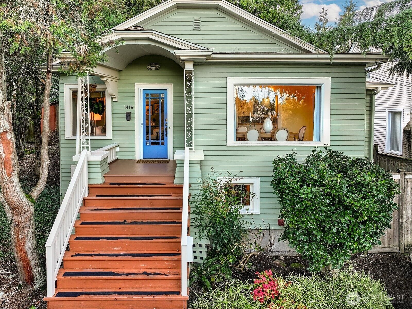 Property Photo: 1419 25th Avenue E WA 98112