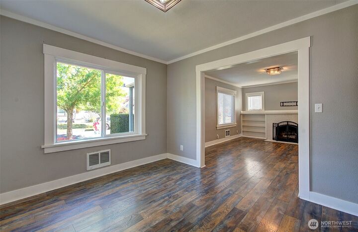 Property Photo:  421  24th Avenue  WA 98632 