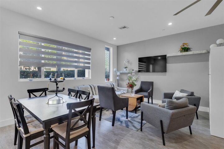 Property Photo: 1045 NE 18th Avenue 105 FL 33304