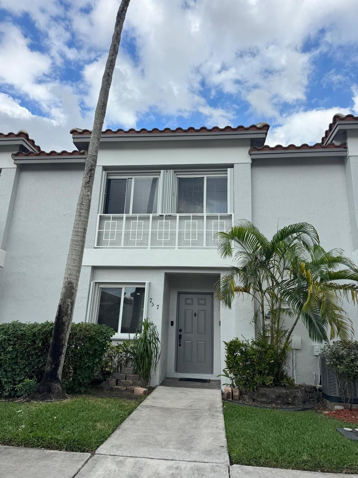 Property Photo: 757 NW 208th Drive FL 33029