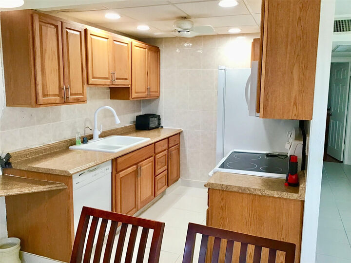 Property Photo:  2038 Exeter C 2038  FL 33434 