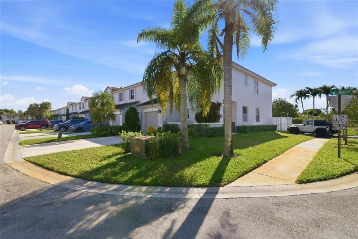 Property Photo:  16890 SW 1st Manor 1  FL 33027 