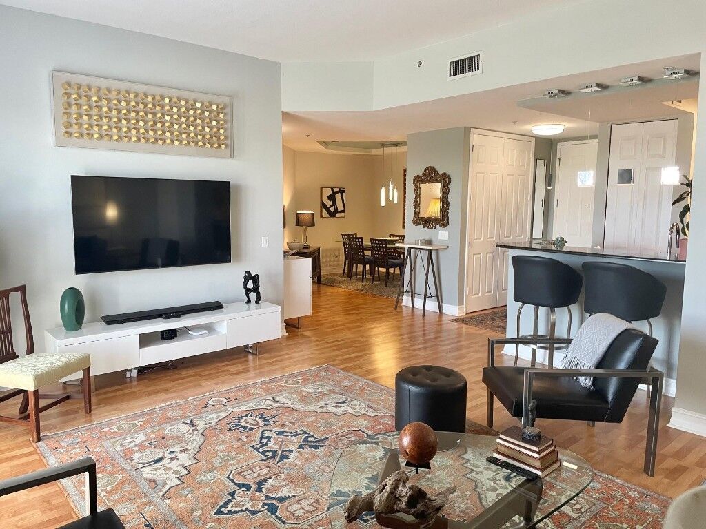 Property Photo: 2609 NE 14th Avenue 402 FL 33334