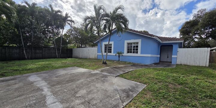 Property Photo:  1649 SW 28th Terrace  FL 33312 