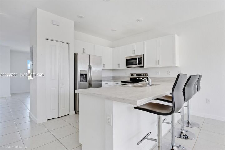 Property Photo:  1705 SE 27th Rd  FL 33035 