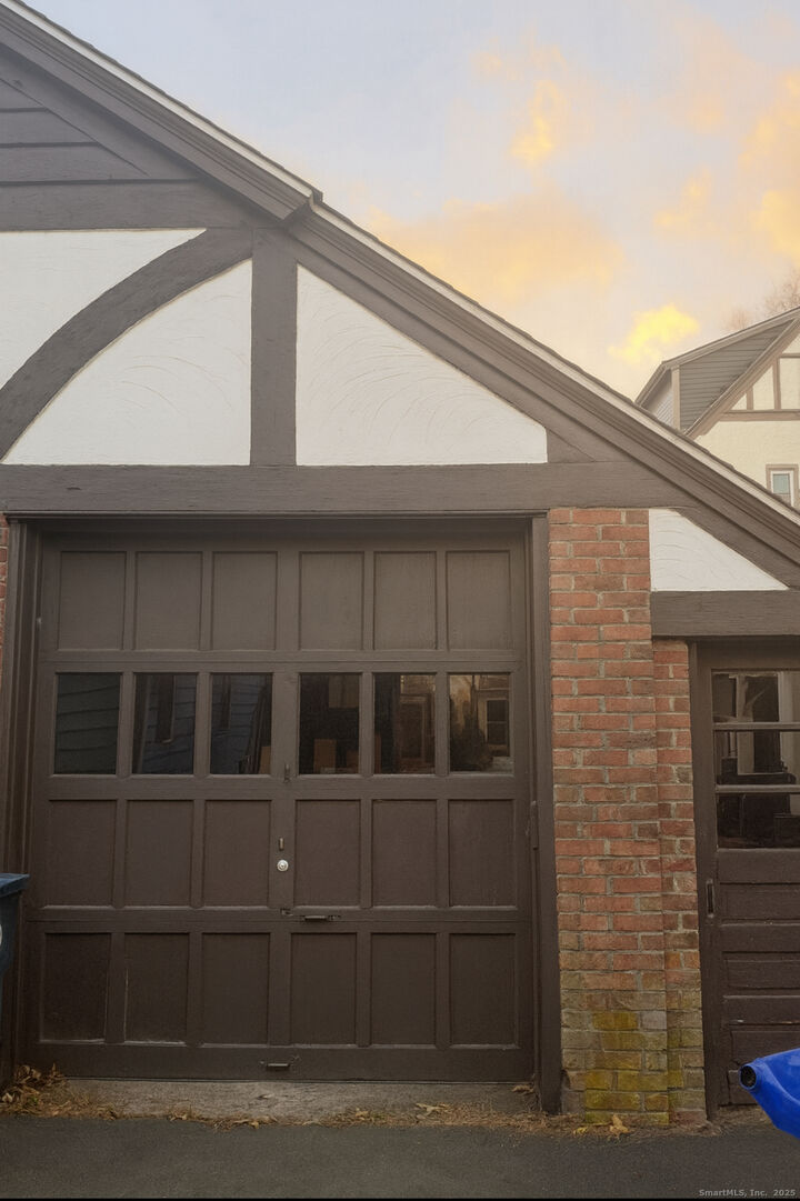 Property Photo:  40 Rogers Street 1  CT 06405 