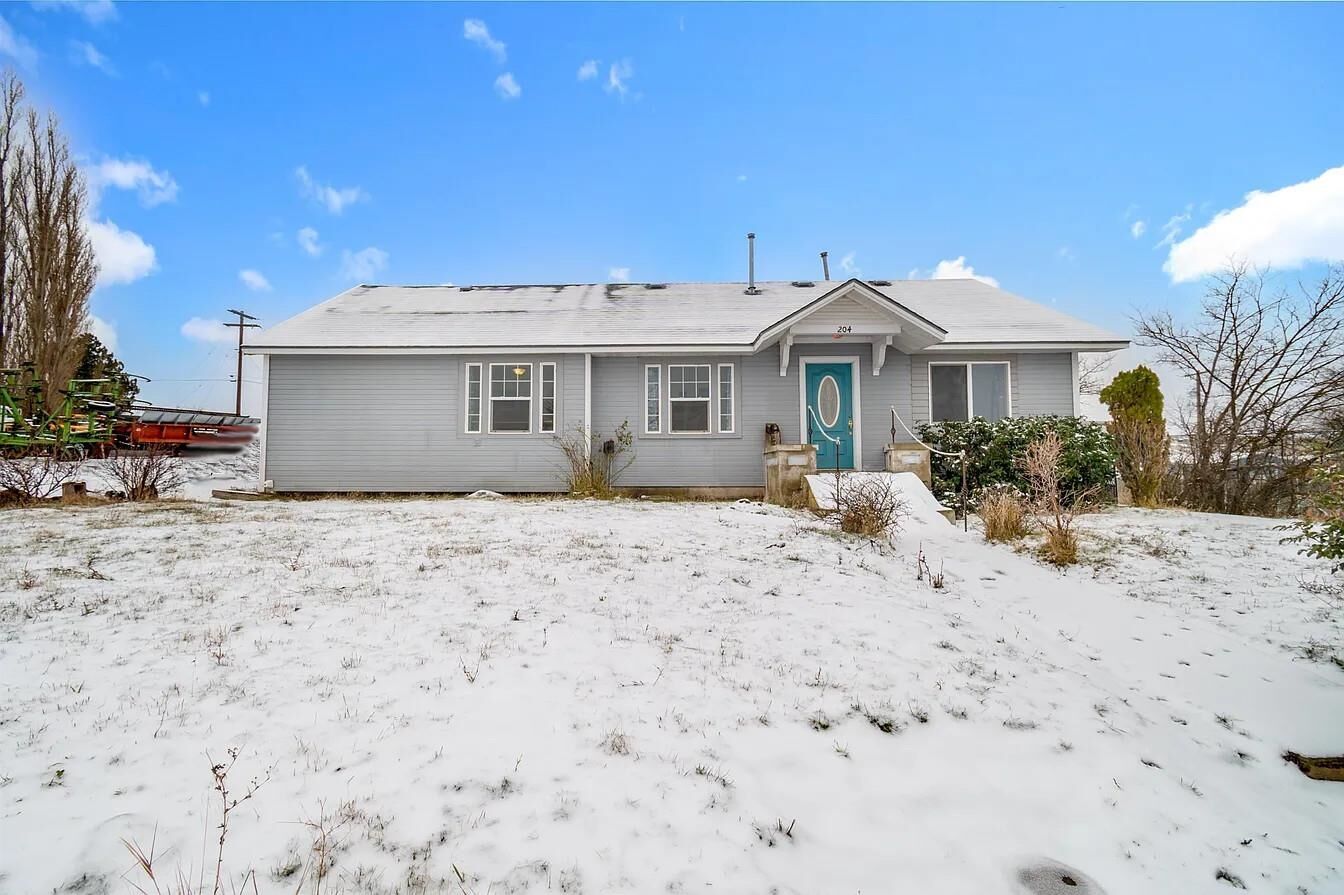 Property Photo:  204 E 4th Ave  WA 99159 