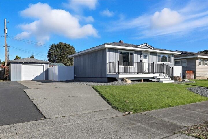 Property Photo: 3717 E Carlisle Ave WA 99217