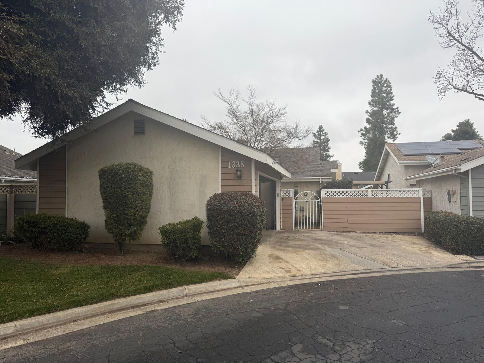 Property Photo: 1338 E Castlecrest Avenue CA 93292