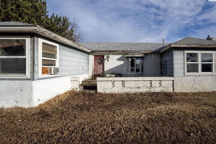 Property Photo: 524 N Riverside Dr. AK 99535