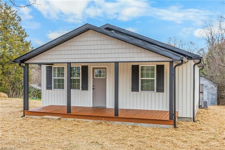 Property Photo:  5420 US Highway 21  NC 28642 