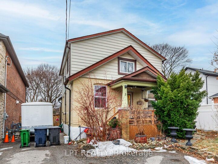 Property Photo: 3 Raymore Drive ON M9P 1W6