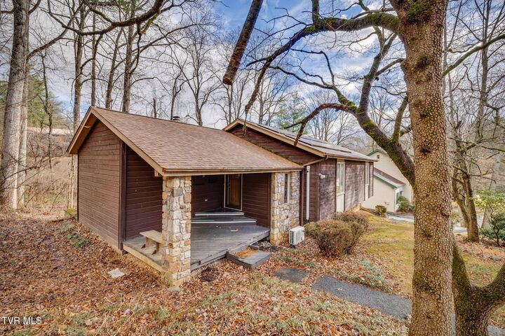 Property Photo: 13 North Foxxborough Lane TN 37604