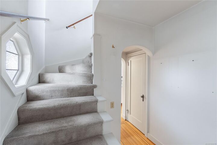 Property Photo:  736 Terminal Ave N  BC V9S 4K2 