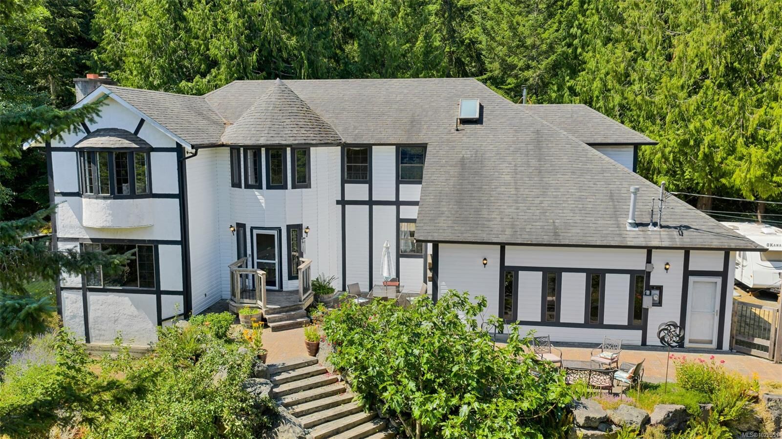 Property Photo: 5885 Jupiter Pl BC V9Z 1B4