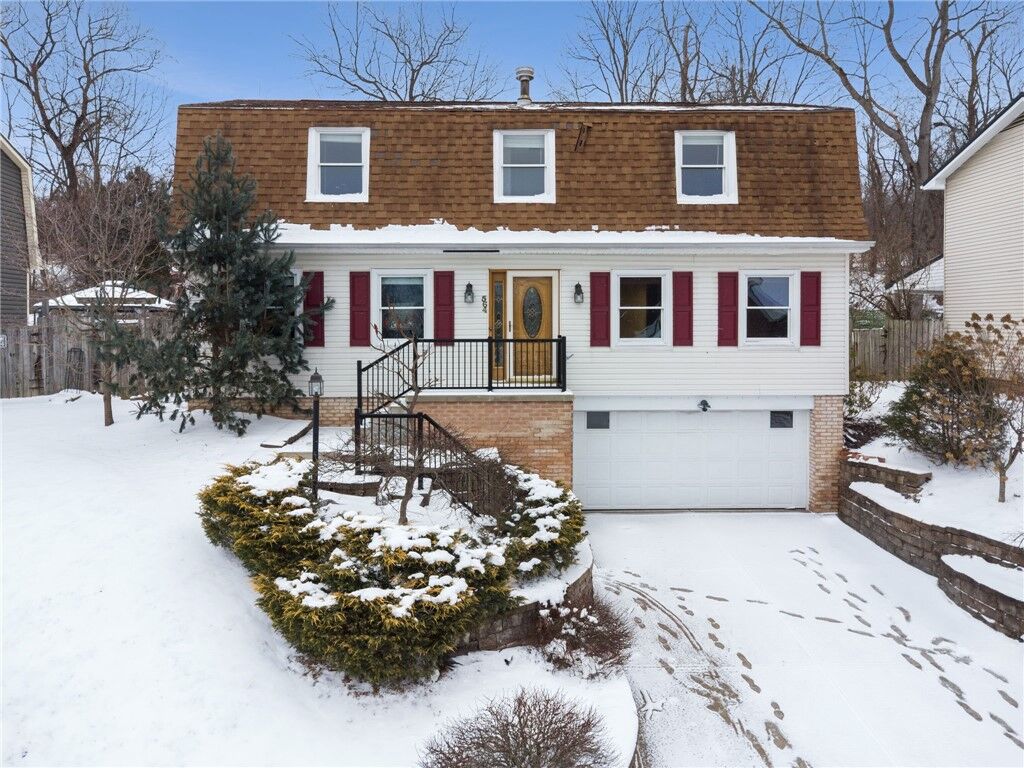 Property Photo:  564 Shumaker Dr  PA 15146 