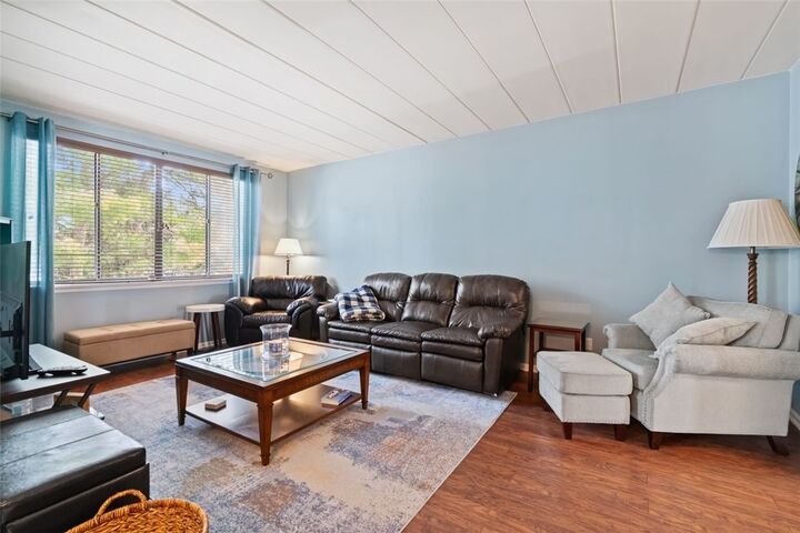 Property Photo:  1557 Pinehurst  PA 15241 