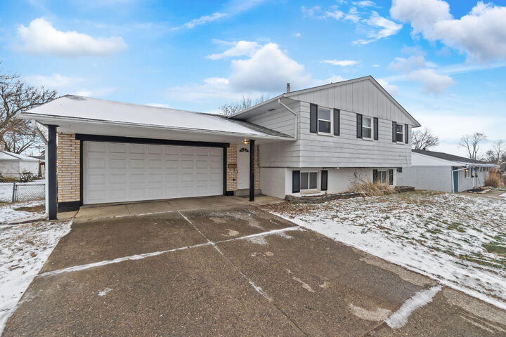 Property Photo: 6226 Hemingway Road OH 45424