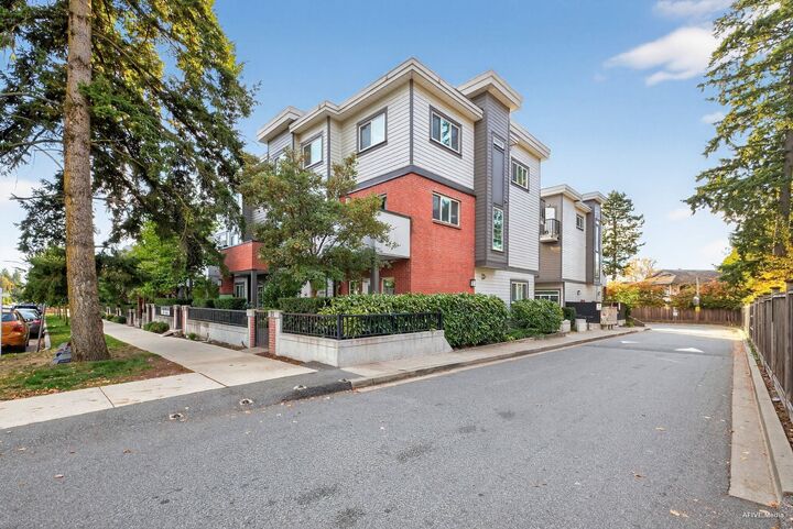 Photo de la propriété:  7247 140 Street 17  BC V3W 1K8 