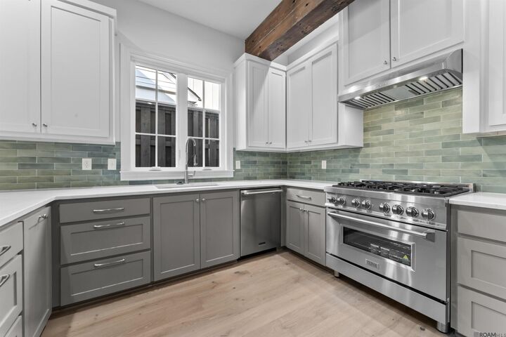 Property Photo:  750 Acadia St  LA 70806 