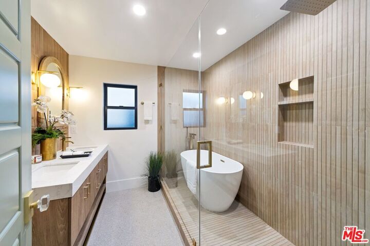 Property Photo:  3732 Cherrywood Ave  CA 90018 