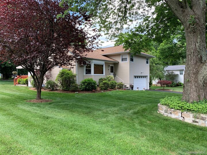 Property Photo:  10 Dellwood Road  NY 10605 