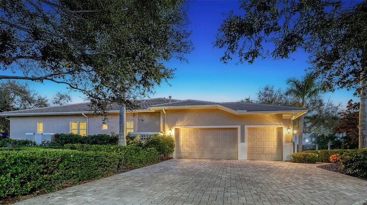 Property Photo:  3311 Sabal Cove Drive  FL 34228 