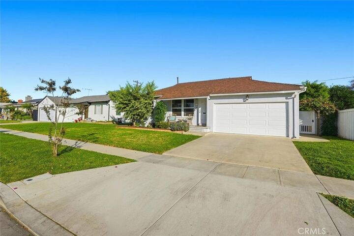 Property Photo: 2324 Roycroft Avenue CA 90815
