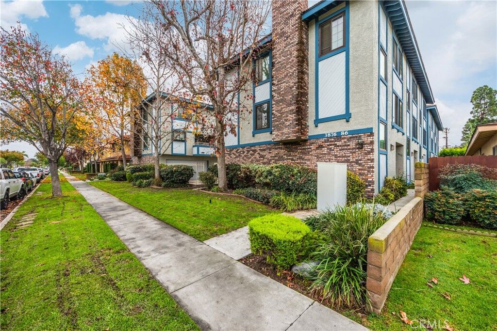 Property Photo:  3878 Howard Avenue 8  CA 90720 