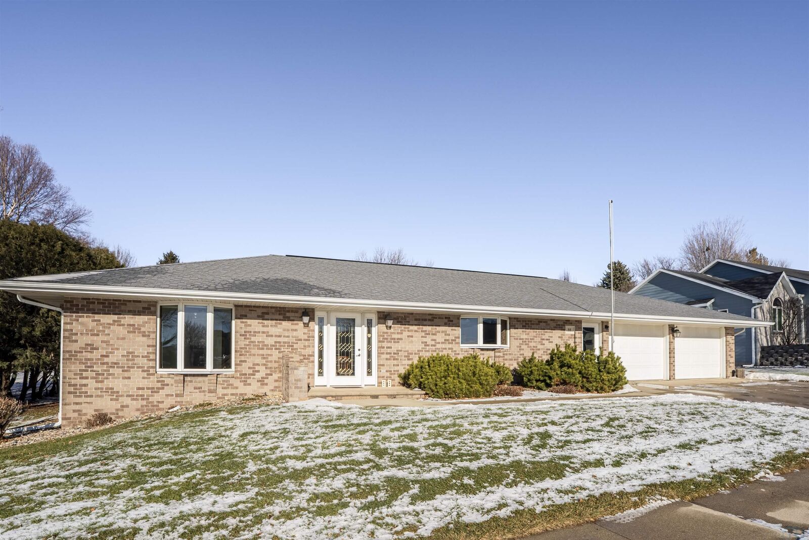 Property Photo:  55 17th St SE  IA 51031 