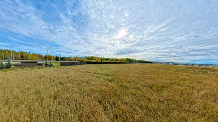 Property Photo: 125005 Township Road 594D AB T7S 1N9