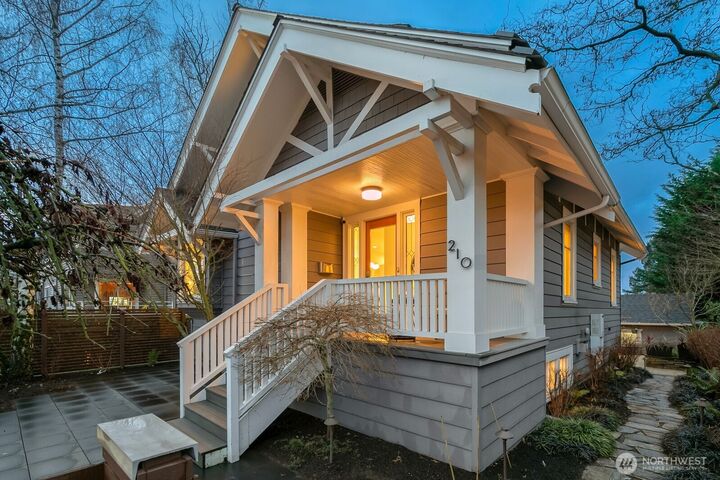Property Photo:  210 W McGraw Street  WA 98119 