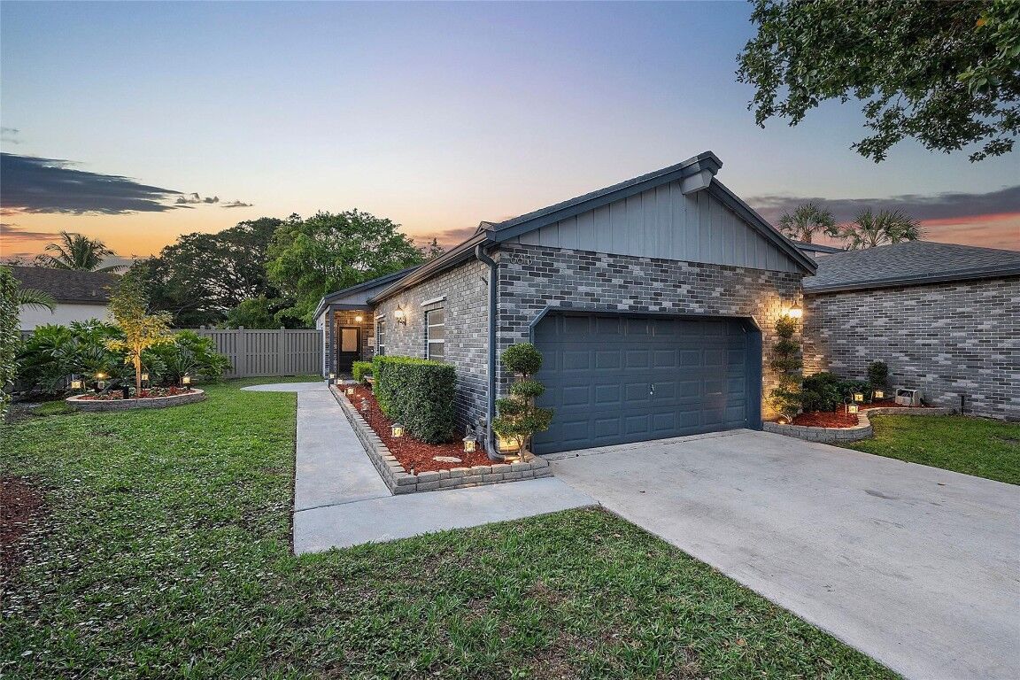 Property Photo:  6613 Stratford Drive  FL 33067 