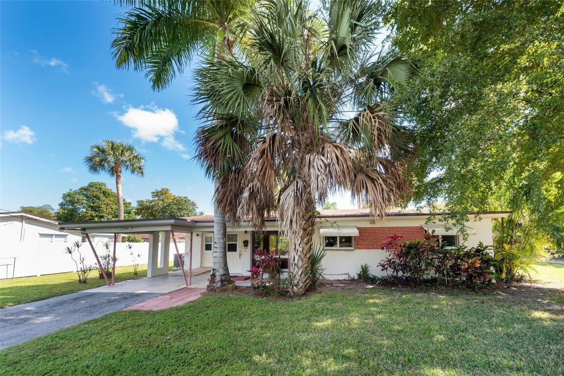 Property Photo:  1754 SW 30th Terrace  FL 33312 