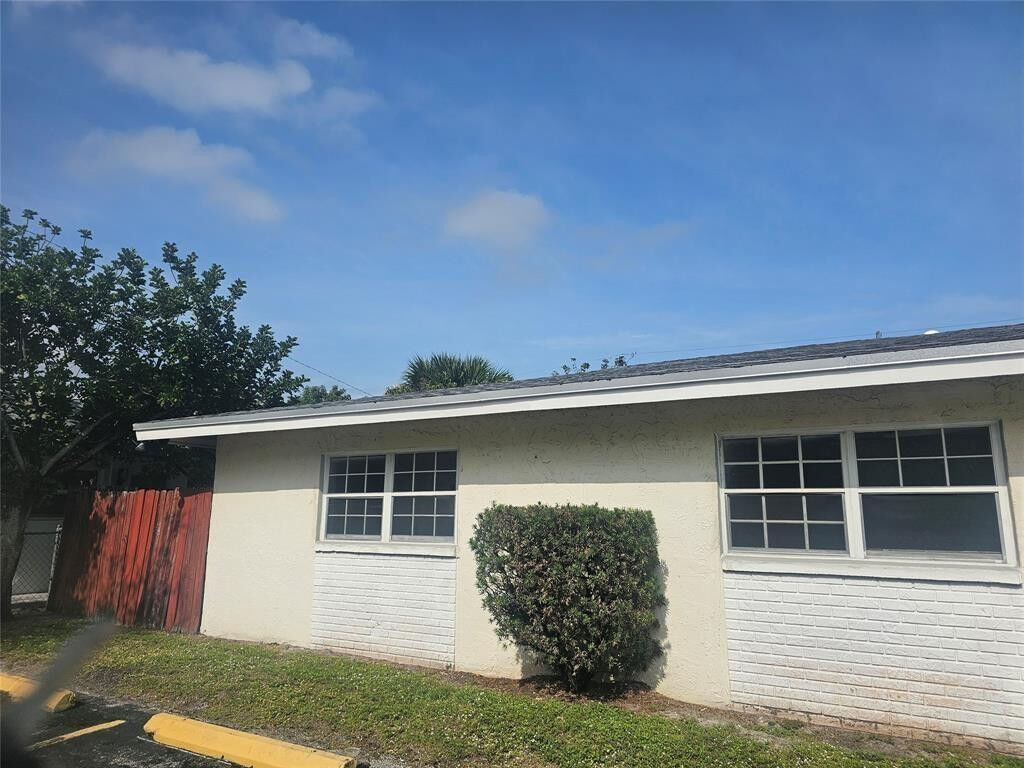Property Photo:  5223 NW 18th Court  FL 33313 
