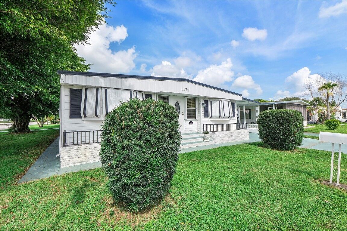 Property Photo:  1751 SW 83rd Terrace  FL 33324 