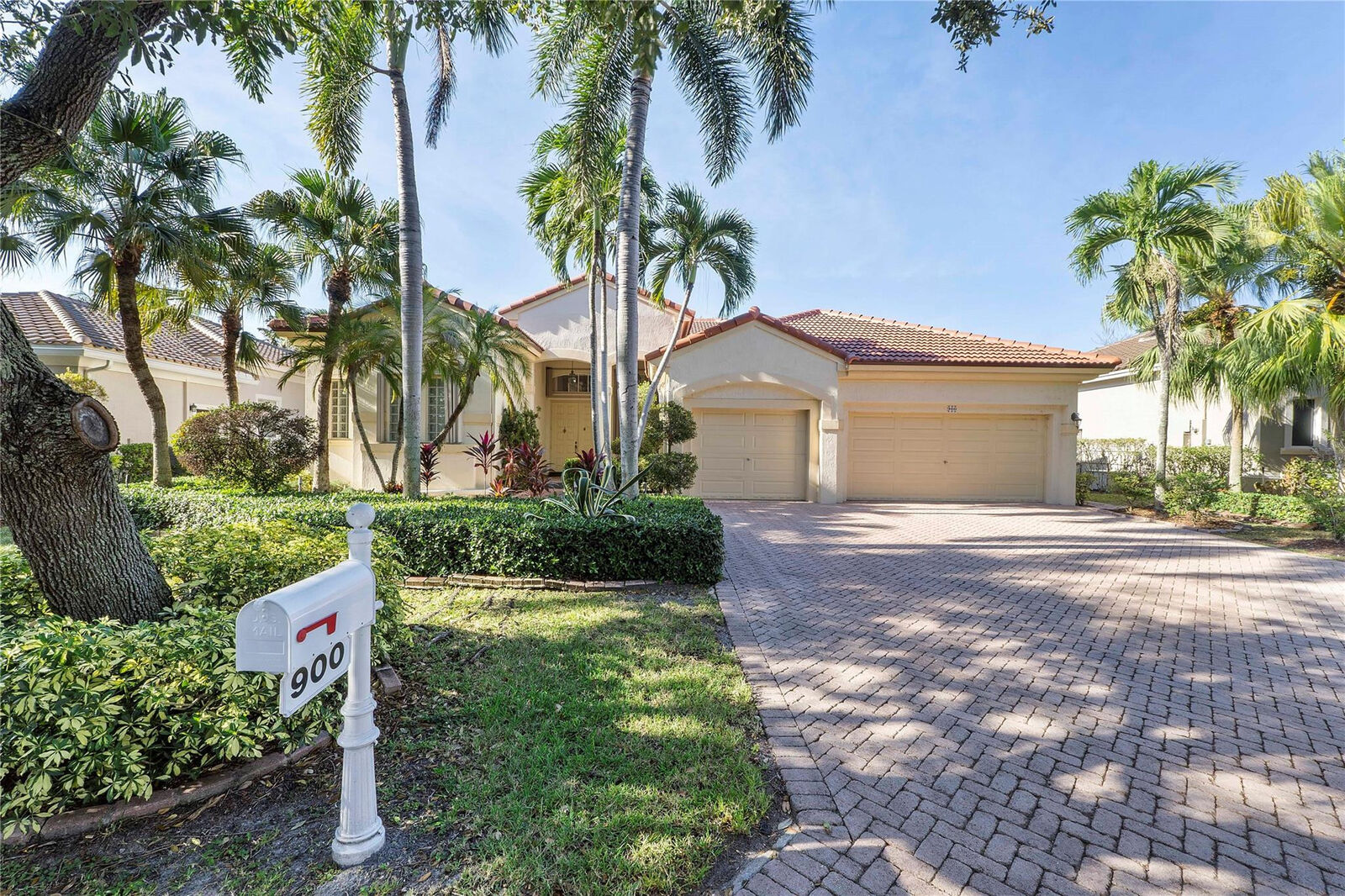 Property Photo: 900 NW 123rd Drive FL 33071