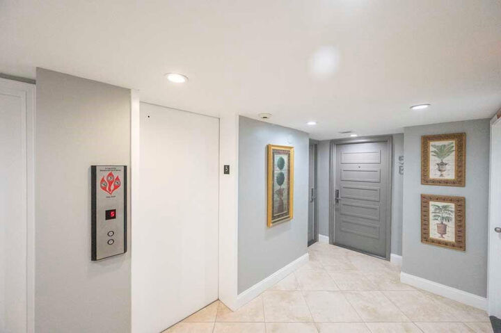 Property Photo:  2800 E Sunrise Boulevard 5B  FL 33304 