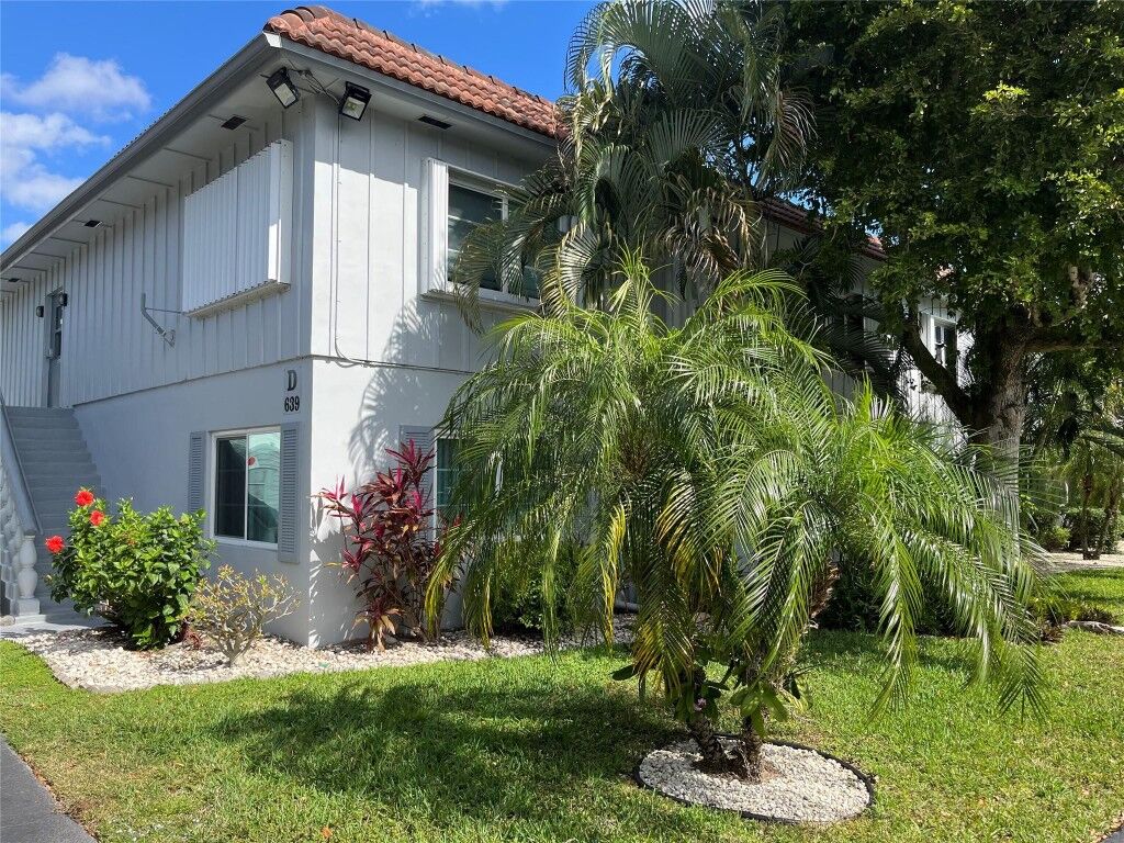 Property Photo:  639 W Oakland Park Boulevard 104-D  FL 33311 
