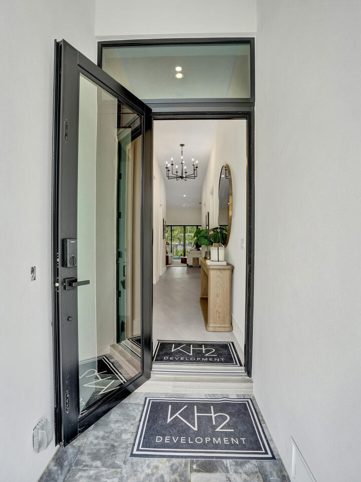 Property Photo:  1523 NE 17th Way  FL 33304 