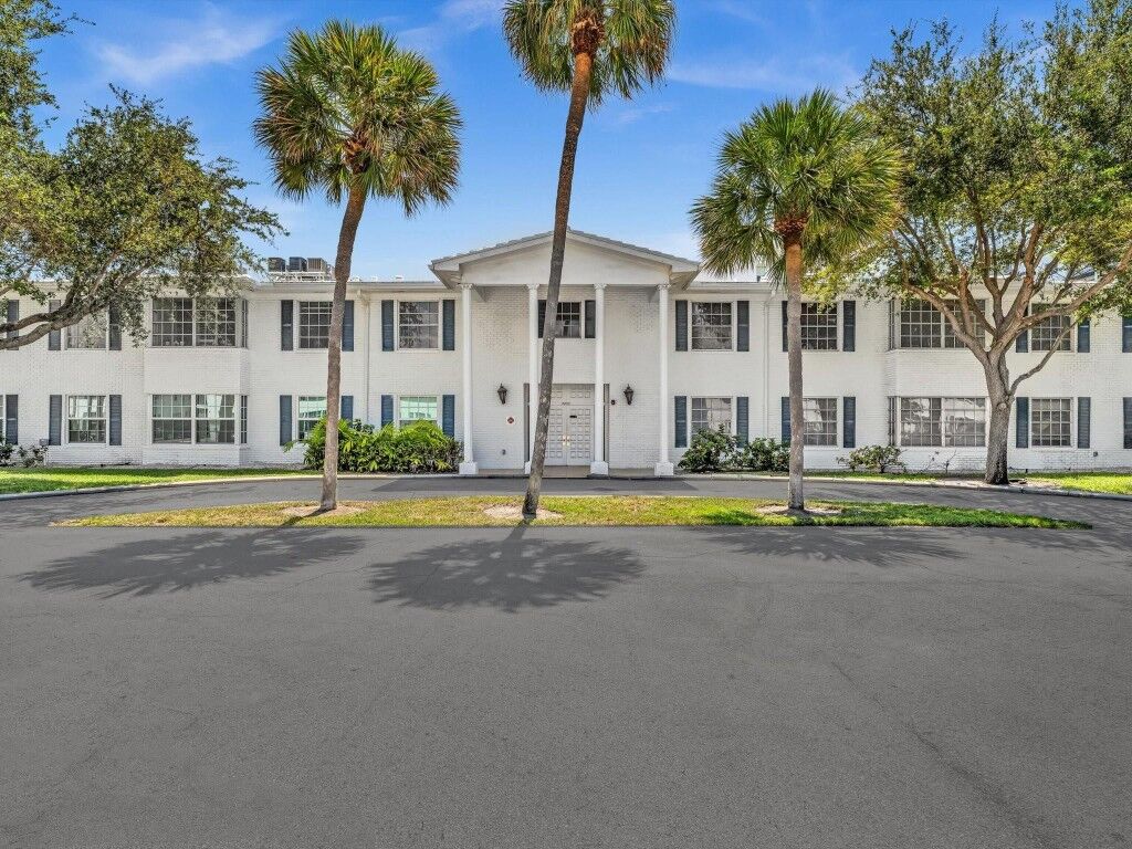 Property Photo:  6600 NE 22nd Way 2323  FL 33308 