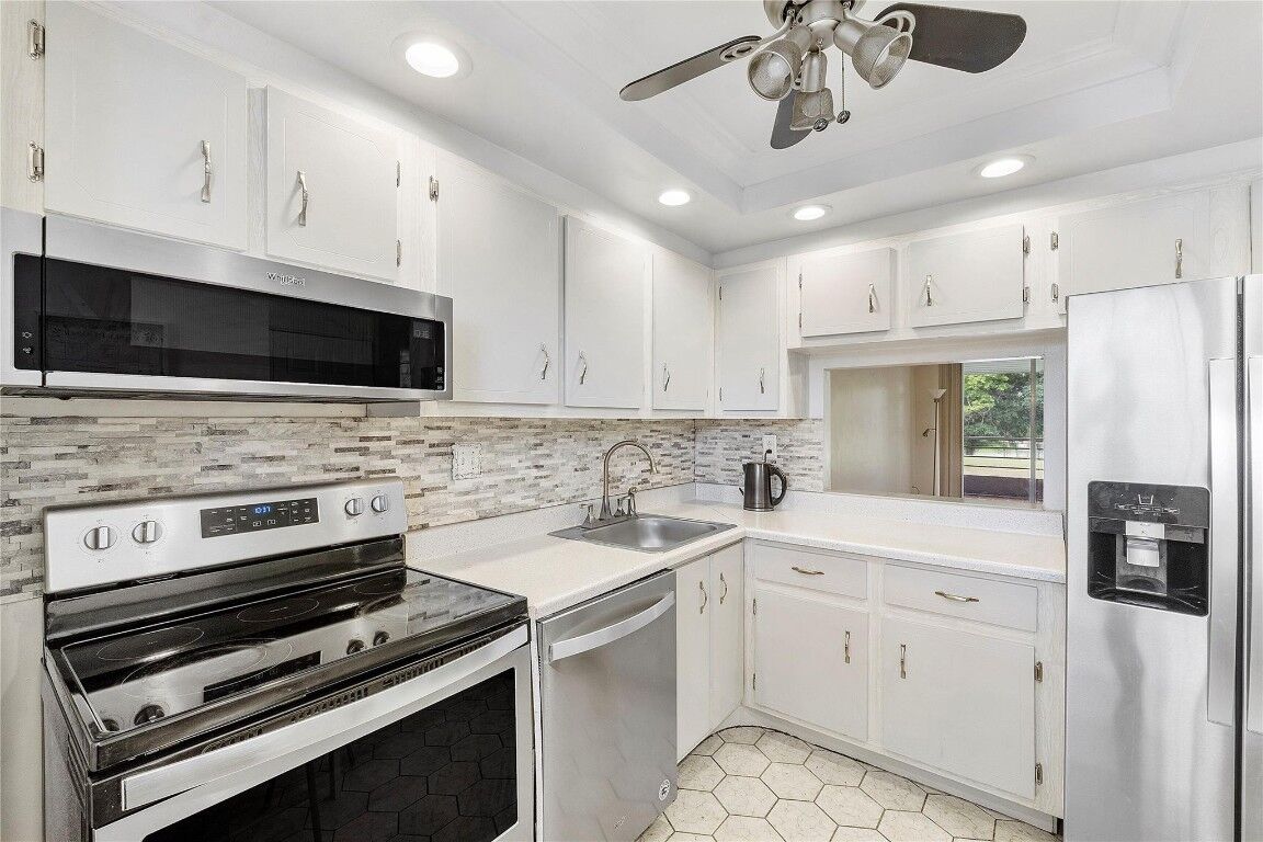 Property Photo:  8300 Sands Point Boulevard 207 K  FL 33321 