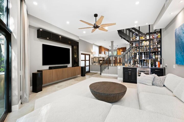 Property Photo:  3014 NE 49th Street 5  FL 33308 