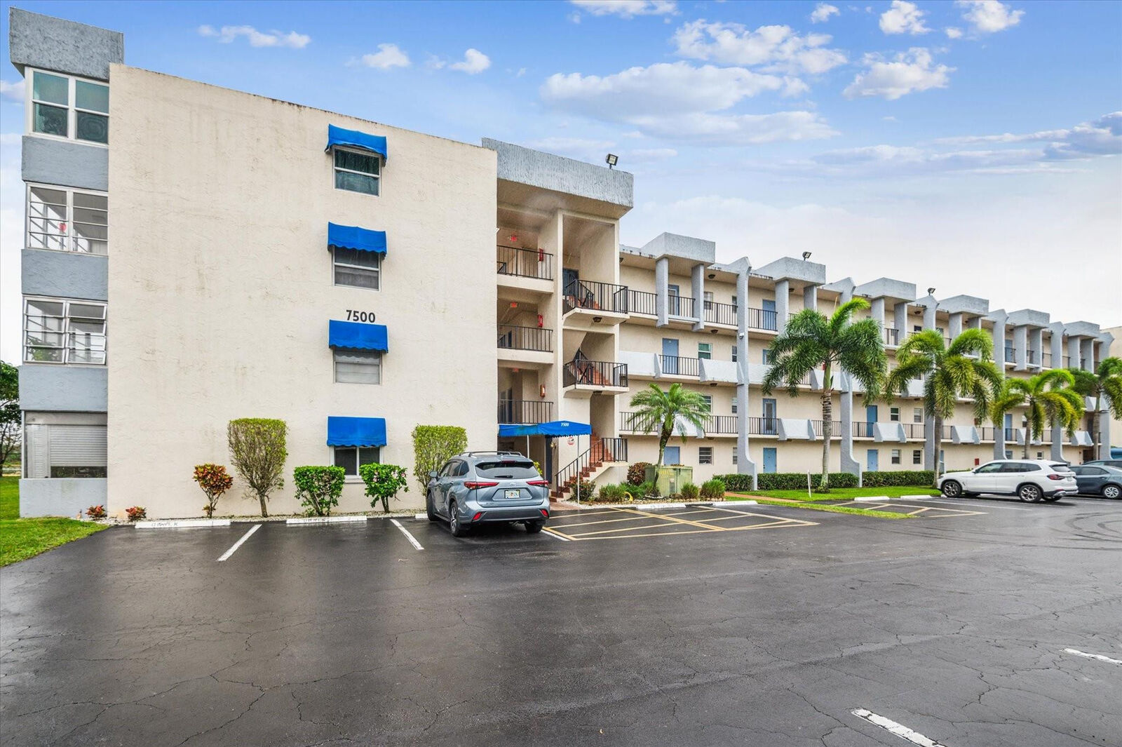 Property Photo: 7500 NW 30th Place 104 FL 33313