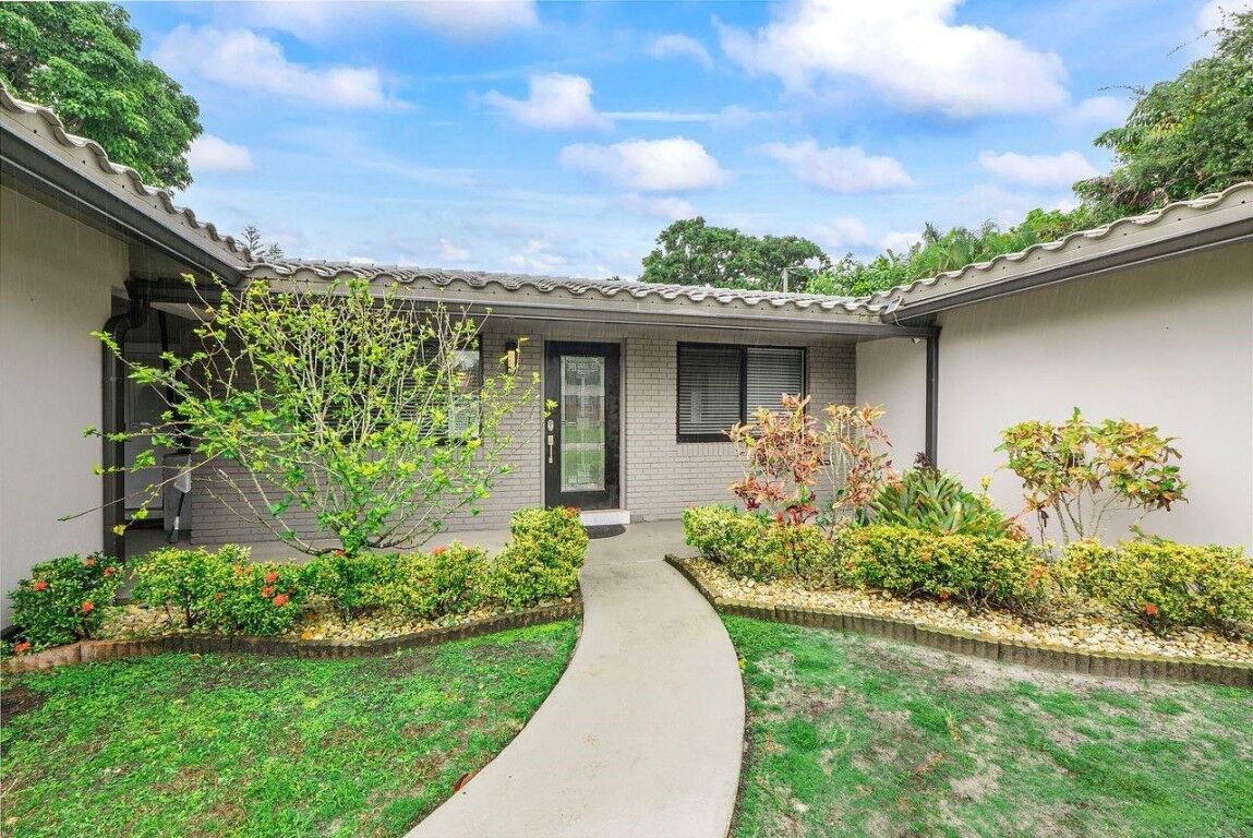 Property Photo:  600 NW 22nd Court  FL 33311 